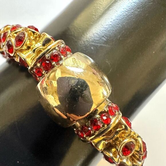 Red and gold tone round magnetic bracelet - Picture 4 of 8
